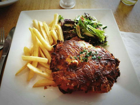 Silvers Bar And Grill - Holiday Find 0
