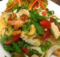 S  T Thai Gourmet Cafe - Holiday Find