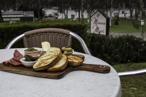 Cafe Mannum - Mannum Motel Complex - Holiday Find 2