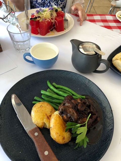 Town Green Inn - Holiday Find 0