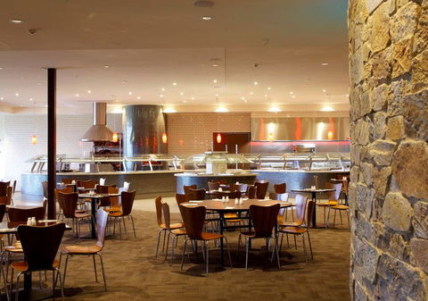 Sanctuary Lakes Hotel - Holiday Find 0