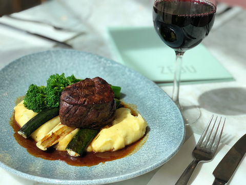 Zebu Bar And  Restaurant - Holiday Find 1