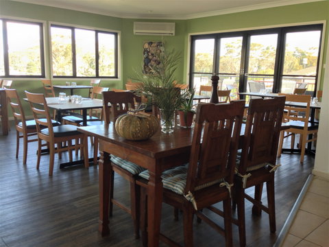 Merry Street Restaurant And Bar - Holiday Find 0