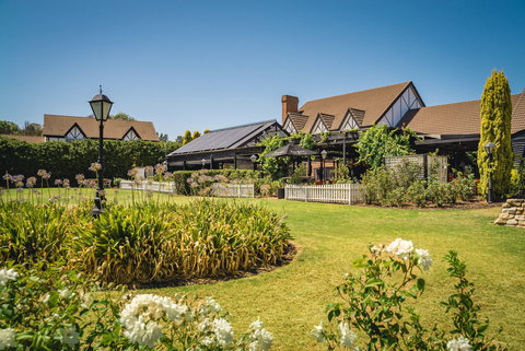 Mick O'Shea's - Holiday Find 2