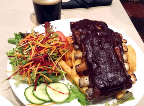 Finnian's Irish Tavern - Holiday Find 0
