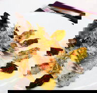 Bistro du monde - Holiday Find