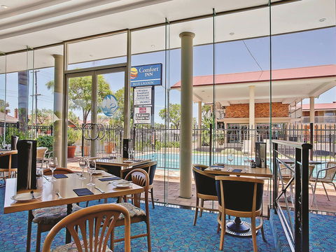 Comfort Inn Blue Lagoon Sails Restaurant - Sails Restaurant Closed Until Further Notice - Holiday Find 0