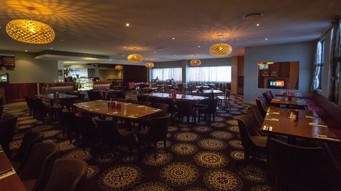 Gladstone Reef Hotel - Holiday Find 0