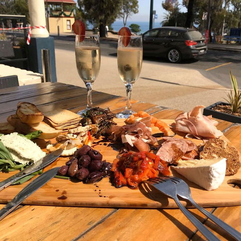 Grand Hotel Portarlington - Holiday Find 1
