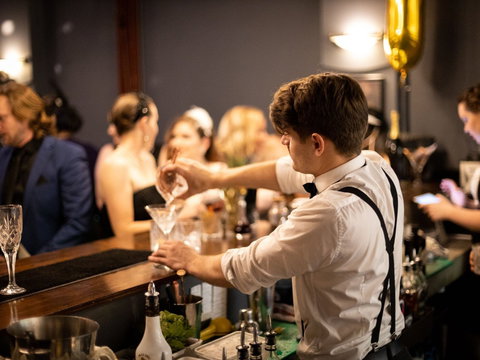 Bert's Restaurant - Holiday Find 0