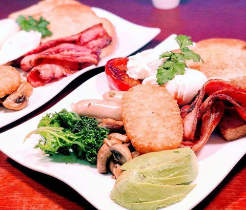 Coffee Barn Bistro And Bar - Holiday Find 0