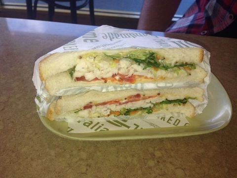 Banjo's Bakery Cafe - Kingston - Holiday Find 0