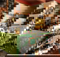 Vintage on Melbourne - Holiday Find