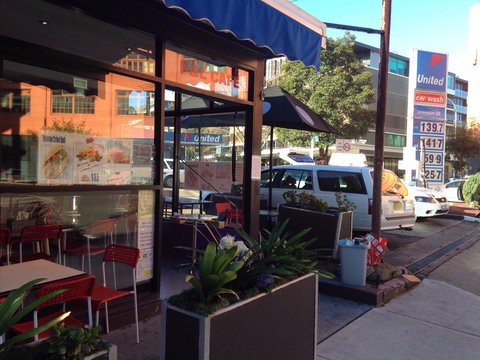 P & L Cafe - Holiday Find 0