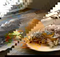 Bowning Hotel Dining - Holiday Find