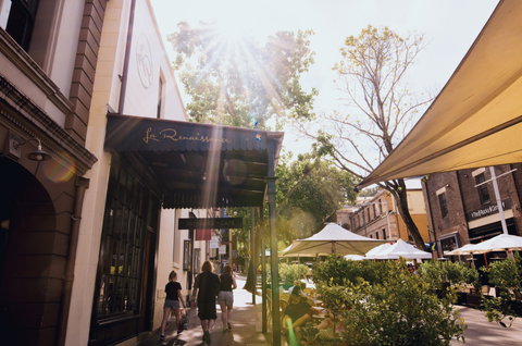 La Renaissance - Holiday Find 1