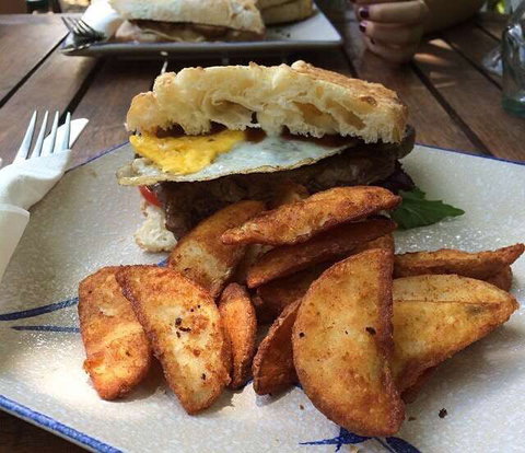 Golden Horse Chinese - Holiday Find 0