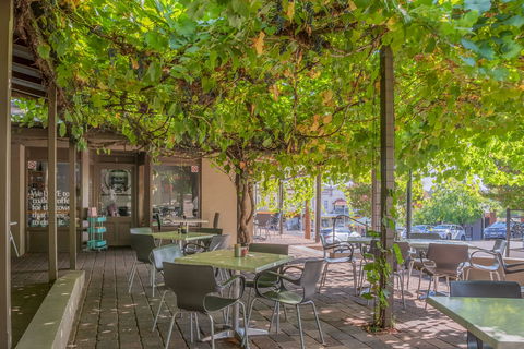 Breakout Brasserie Cafe - Holiday Find 0