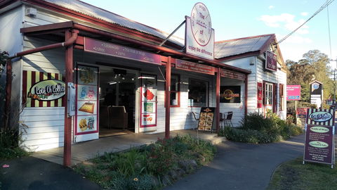 Mogo Fudge And Ice Cream /  Courtyard Cafe / Lots Of Lollies Mogo - Holiday Find 0