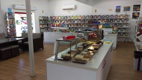 Mogo Fudge And Ice Cream /  Courtyard Cafe / Lots Of Lollies Mogo - Holiday Find 2