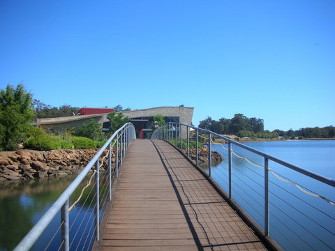 Knotting Hill Estate - Holiday Find 0