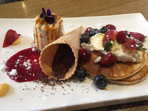 Zouz Cafe - Holiday Find 0