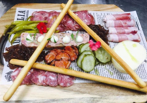 La Sen Vietnamese - Holiday Find 1