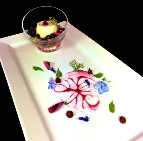 Vines Restaurant At Hollydene Estate - Holiday Find 16