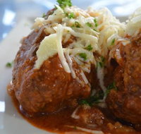 Manolis Greek Taverna - Holiday Find