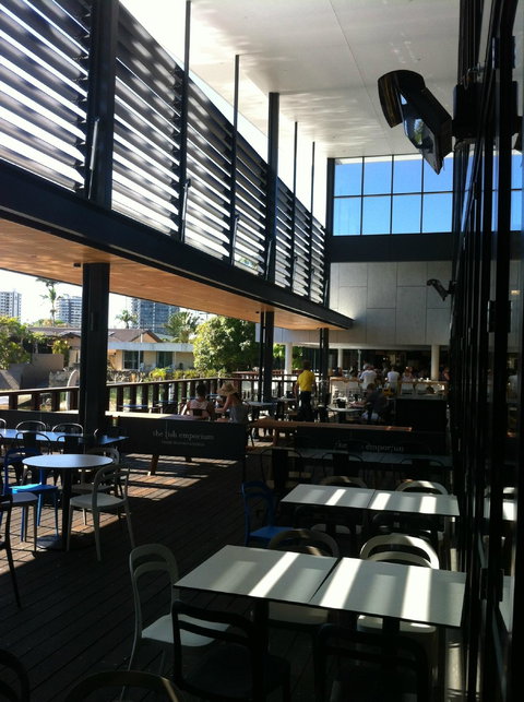 Edgewater Dining & Lounge - Holiday Find 3