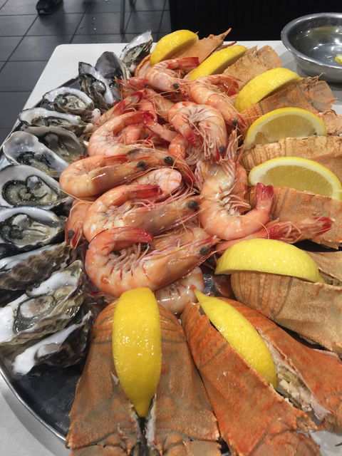 Simply Tops Seafood Bar - Holiday Find 4