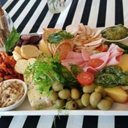 Marque Bar & Grill - Holiday Find 0