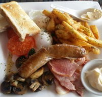 Red Poppys Cafe - Holiday Find