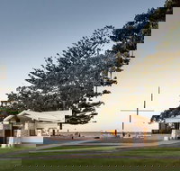 Equinox Restaurant  Bar - Holiday Find