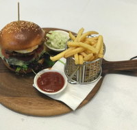 Spinnakers Restaurant - Holiday Find