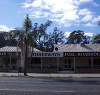 Threeways Roadhouse  Tavern - Holiday Find