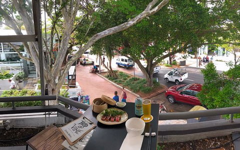 Hop & Vine Restaurant Bar - Holiday Find 0