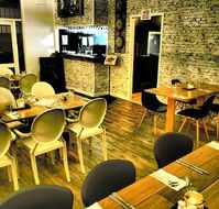 The Swae  Ivy - Bar  Restaurant - Holiday Find