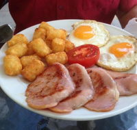 Smiley Piggy Cafe - Holiday Find