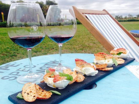 Basalt Vineyard Cafe - Holiday Find 0