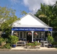 The Blue and White Teapot Cafe - Holiday Find