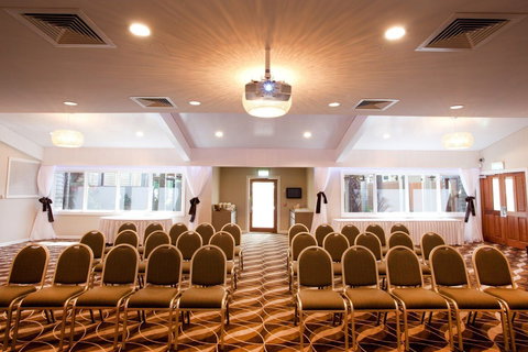 The Glen Hotel & Suites - Holiday Find 8