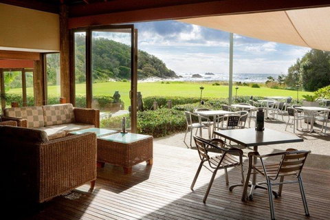 BreakFree Aanuka Beach Resort - Holiday Find 8