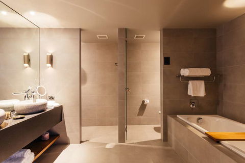 Macq 01 Hotel - Holiday Find 5