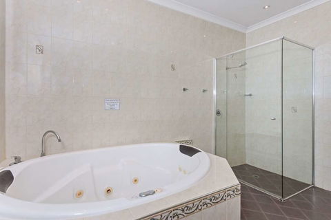 Quality Hotel Bayswater - Holiday Find 6