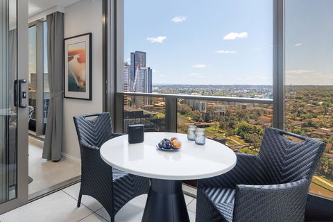 Meriton Suites George St - Holiday Find 5