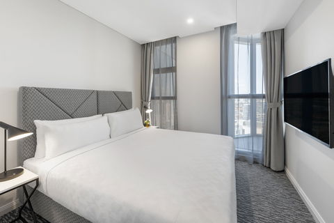 Meriton Suites George St - Holiday Find 8