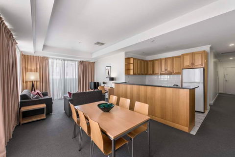 Franklin Central Apartments - Holiday Find 10