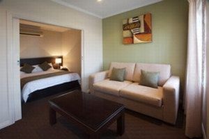 Frome Apartments - Holiday Find 4