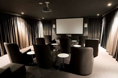 Mantra Circle on Cavill - Holiday Find 8